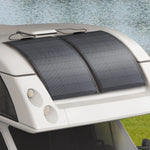Ecoflow 100W zonnepaneel flexibelgemonteerd op bovenzijde van een camper