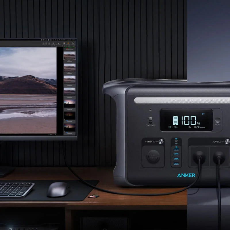 Anker 757 Powerhouse draagbaar powerstation voorziet een desktop computer van stroom