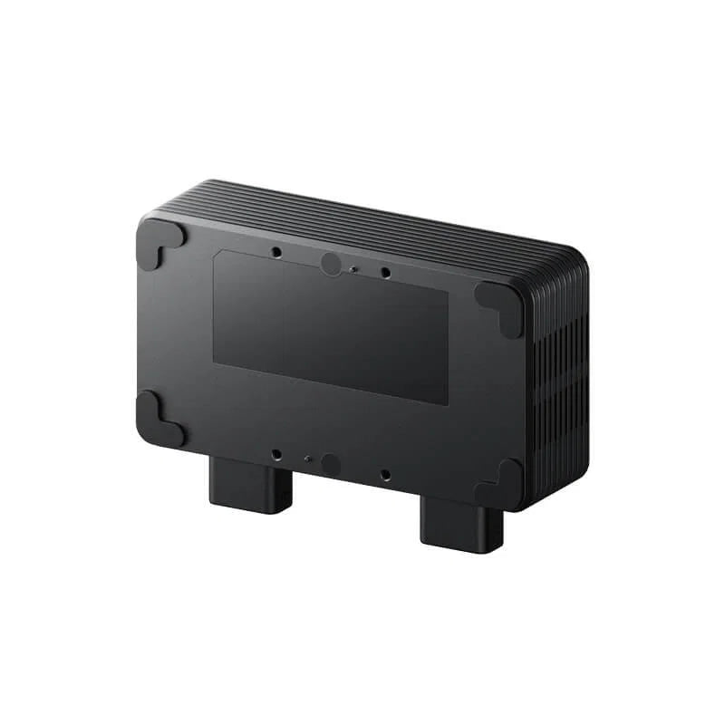 Anker SOLIX Alternator Charger 800W. Hiermee kun je tijdens het rijden je Anker powerstations snel opladen. De Anker Solix 800W alternator charger sluit je aan op de startaccu of huishoudaccu van je auto of camper.